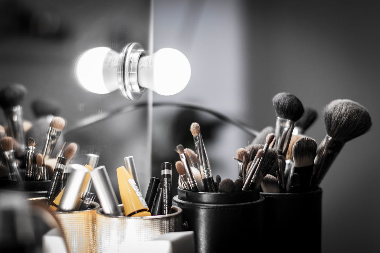 Product and equipment guidance with Gurukrupa Beauty Parlour Franchise in India